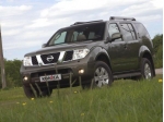 čtyři hvězdičky pro nissan pathfinder
