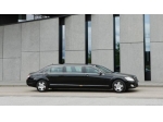 Pancéřovaný Mercedes-Benz S600 Pullman Guard je k vinění v showroomu na Chodově