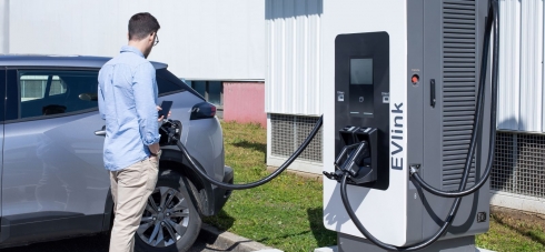 Firemním flotilám dominují elektromobily značky Škoda.